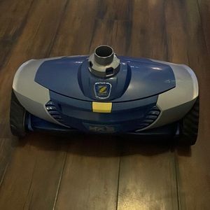 Automatic Pool Vacuum - Zodiac Baracuda MX8